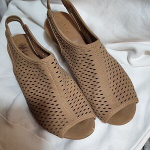 Stylish Tan Women's Slingback Sandals